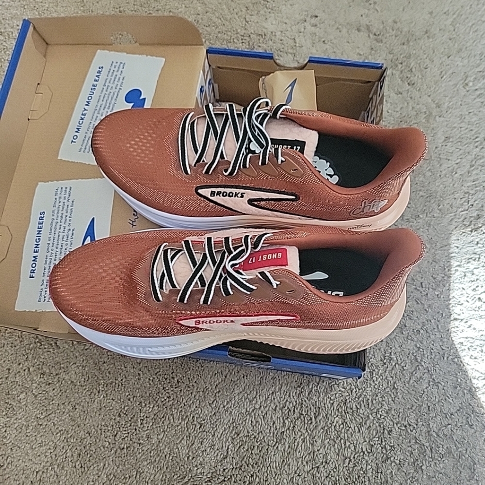 New Brooks Run Disney Chip And Dale Ghost 17 Running Shoes Sneakers - Picture 5 of 8